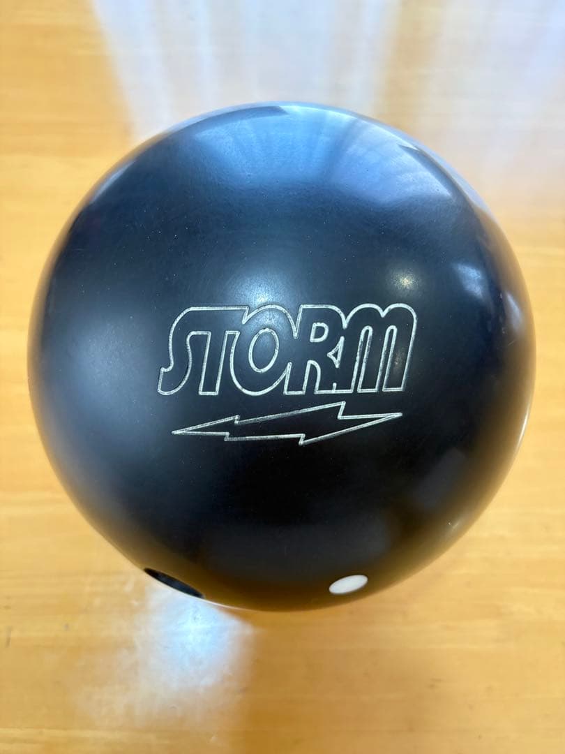 LEVEL 15ポンド　ボウリングボール 2穴 STORM