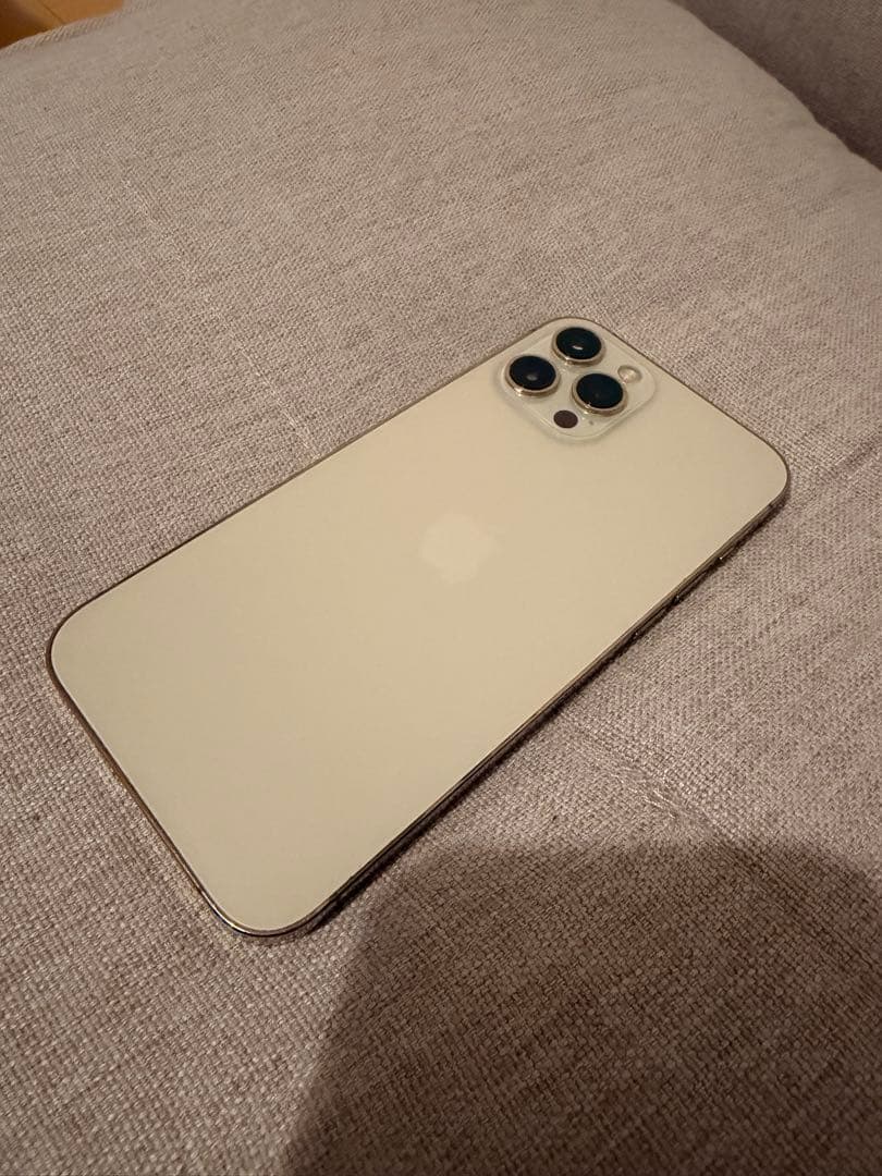 Apple iPhone 12 Promaxゴールド 本体