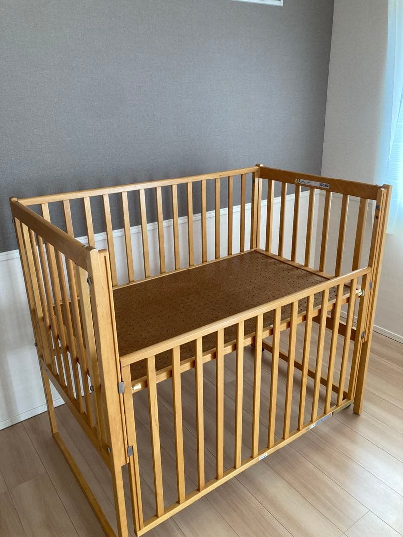 ヤマサキ木製ベビーベッド キャスター付き
