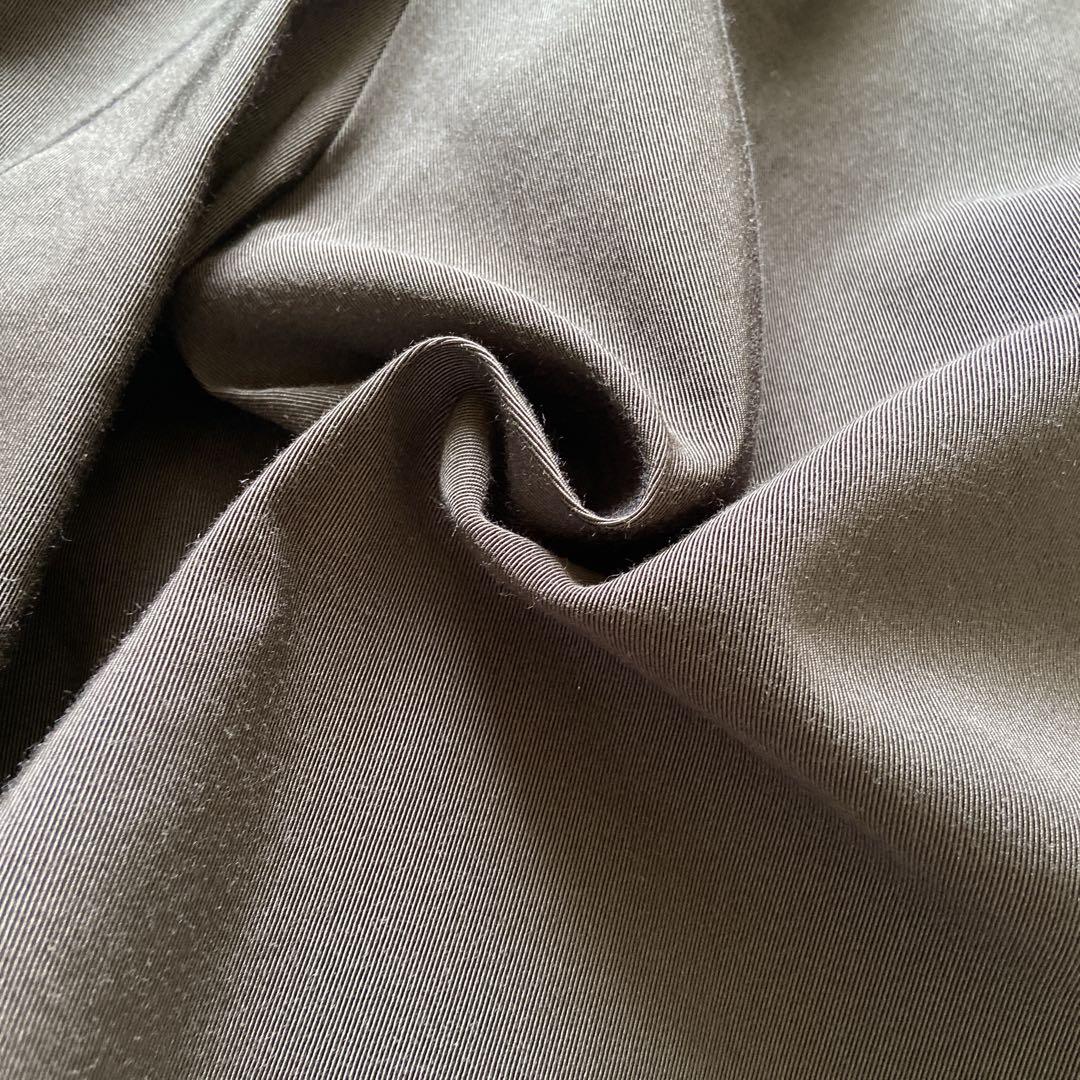 近年　美品　フェラガモ　コットンシルクハーフパンツ　タック　膝下丈　38M位　黒