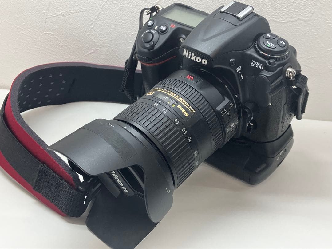Nikon D300 デジタル一眼レフNIKKOR 18-200mm VR【⑤】