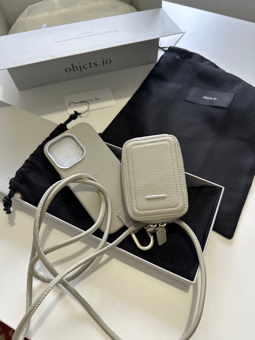 objcts.io マイクロバッグ iPhone14Pro ホワイトベージュ