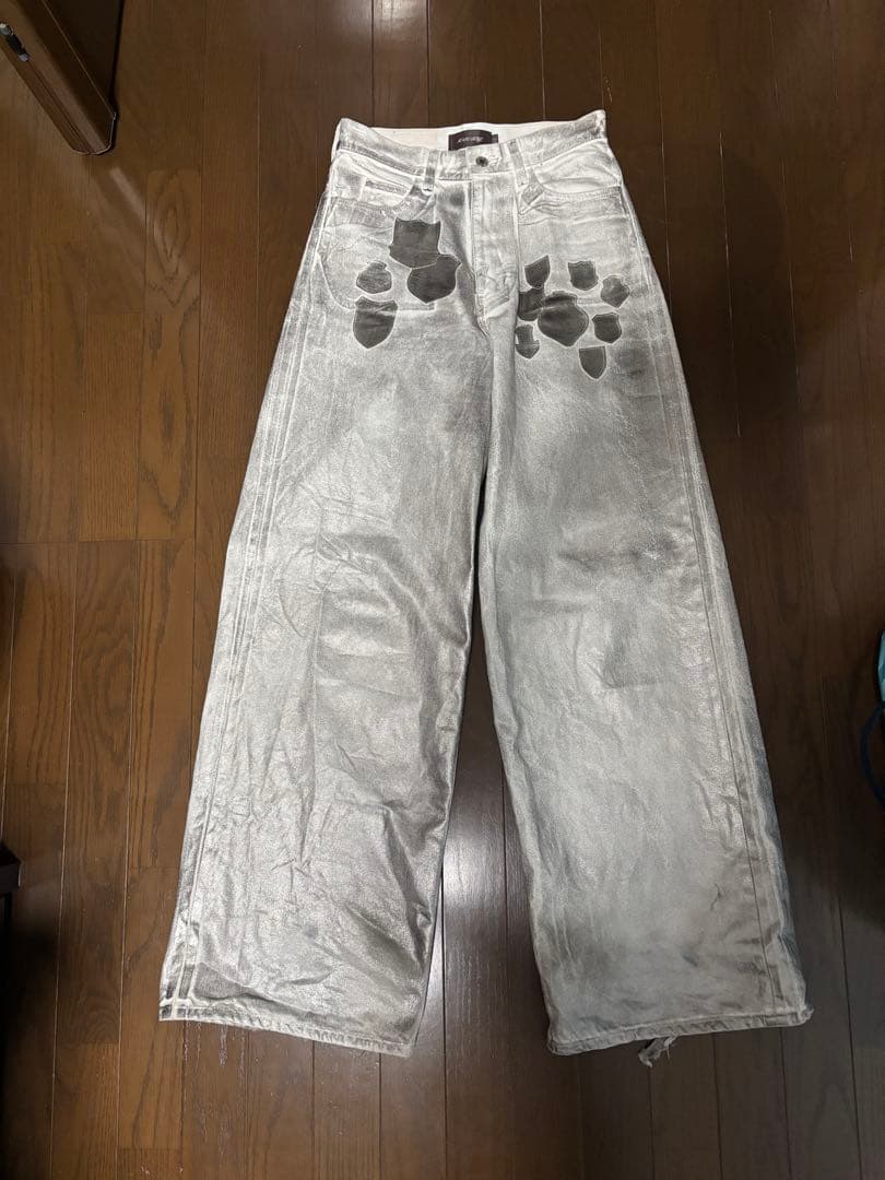 パンツ MASU MASU BOYS EMBLEM BAGGY JEANS(SILVER
