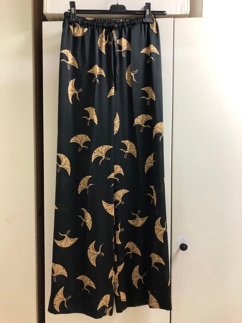 ドリスヴァンノッテン２０２４年春夏シルクパンツ