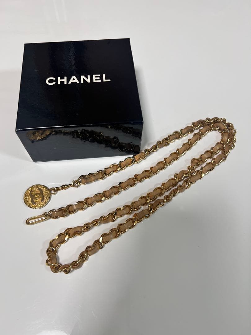 CHANEL チェーンベルト メダル付き(外箱無し)