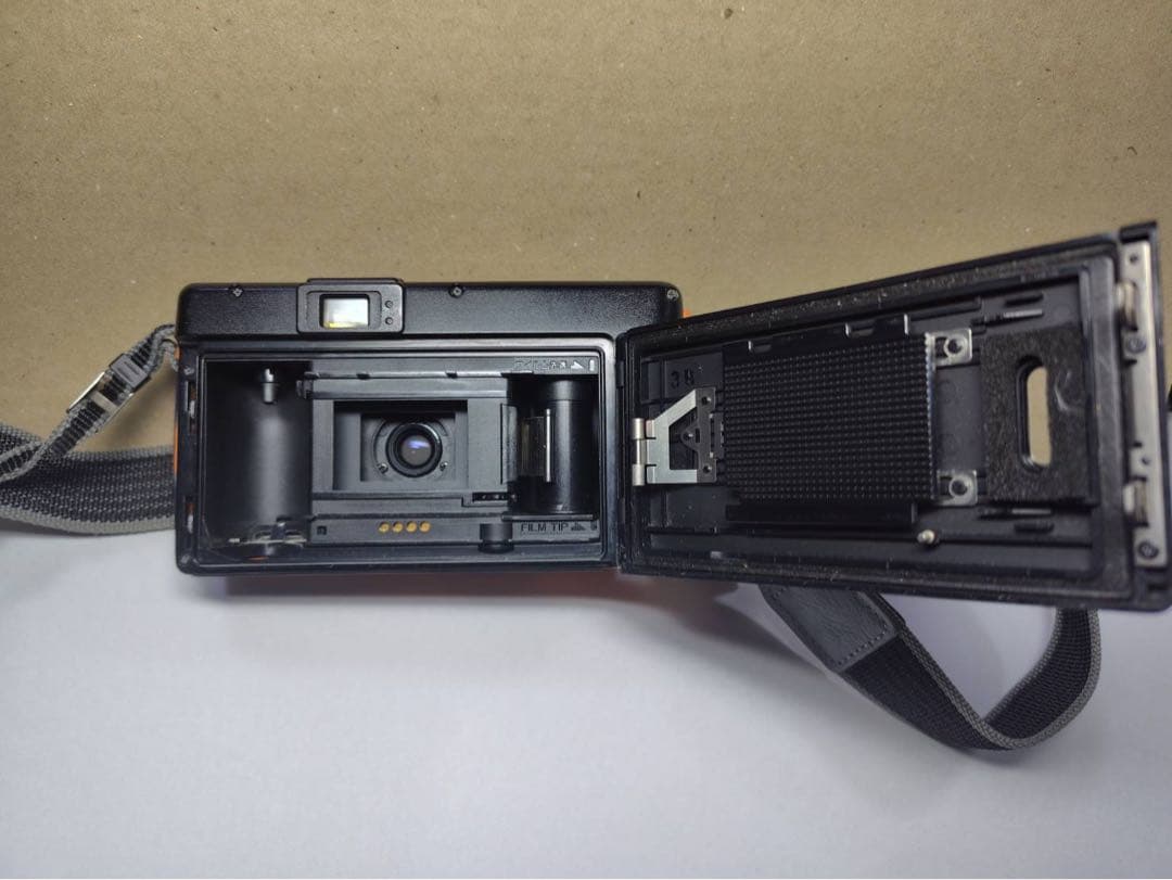 フィルムカメラ KONIKA 現場監督 28WB オレンジ