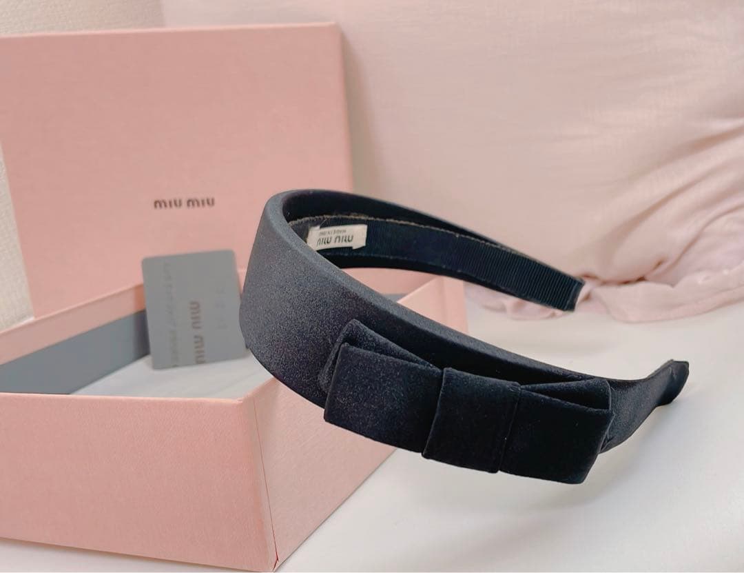 とこ　muumiu ミュウミュウ リボンカチューシャ　黒　プラダ