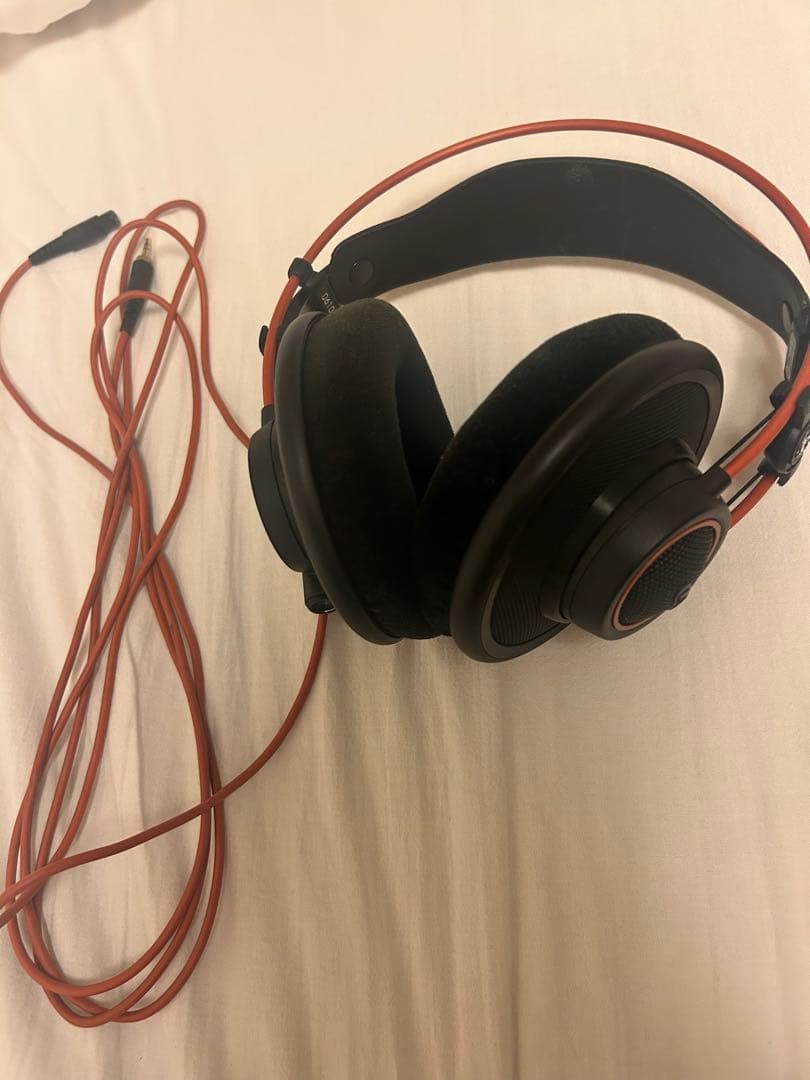 AKG エーケージー (アーカーゲー) / K712 PRO