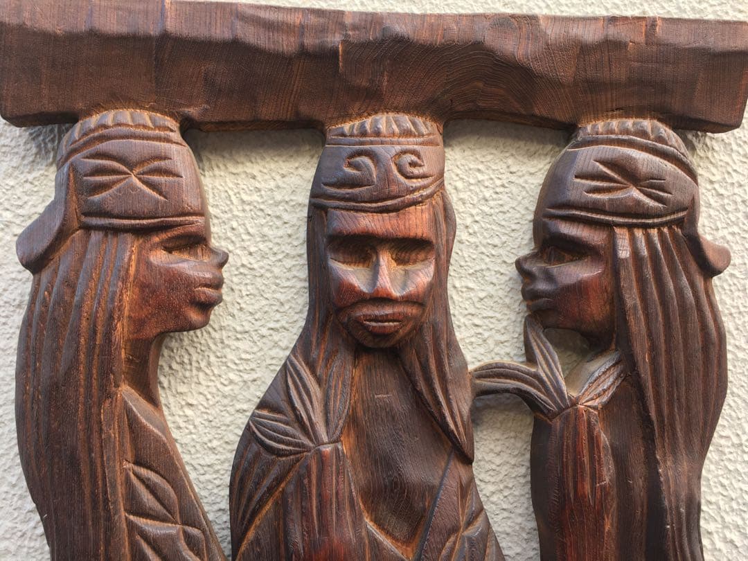 やっかい猫様　レトロ　木彫　壁かけ