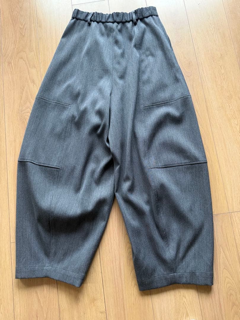 カレンソロジー　ダブルクロスパンツ　グレー　38サイズ