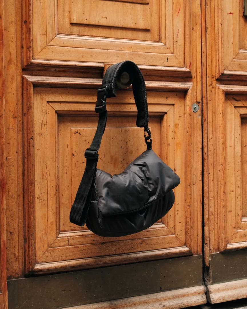 バッグ CLESSTE PADDED FLAP HOLIDAY BAG(BLACK)