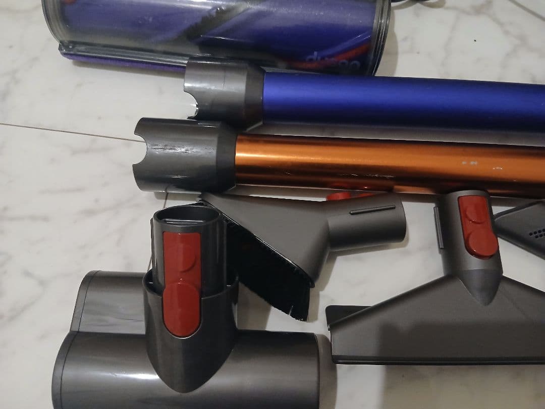 ダ*カ様 Dyson V10 SV12 壁掛け充電付 付属品多数 動作品