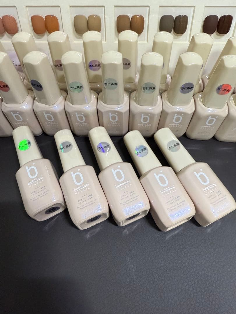 ☆新品未使用☆くまさんカラーチャート付き◇ ジェルネイル 24色セット！