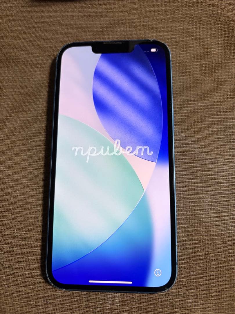 iPhone13 ブルー 128gb背面ひび割れ