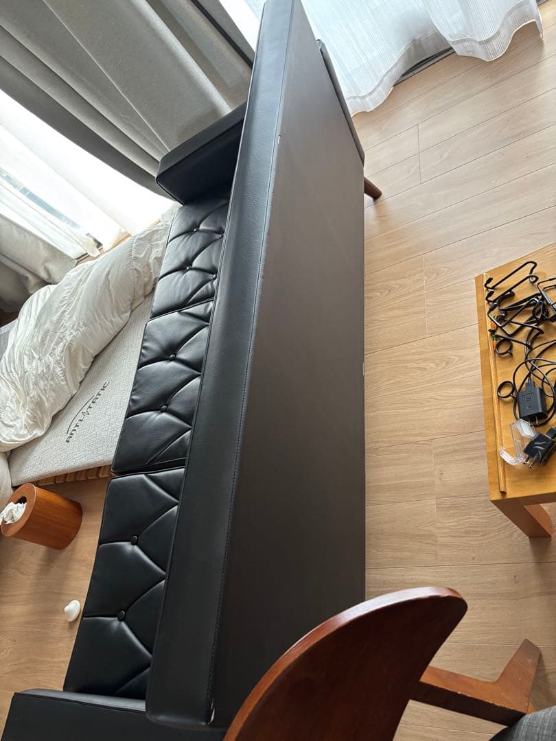 カリモク　黒の合成皮革3人掛けソファ　引取りのみ！　さいたま市大宮区