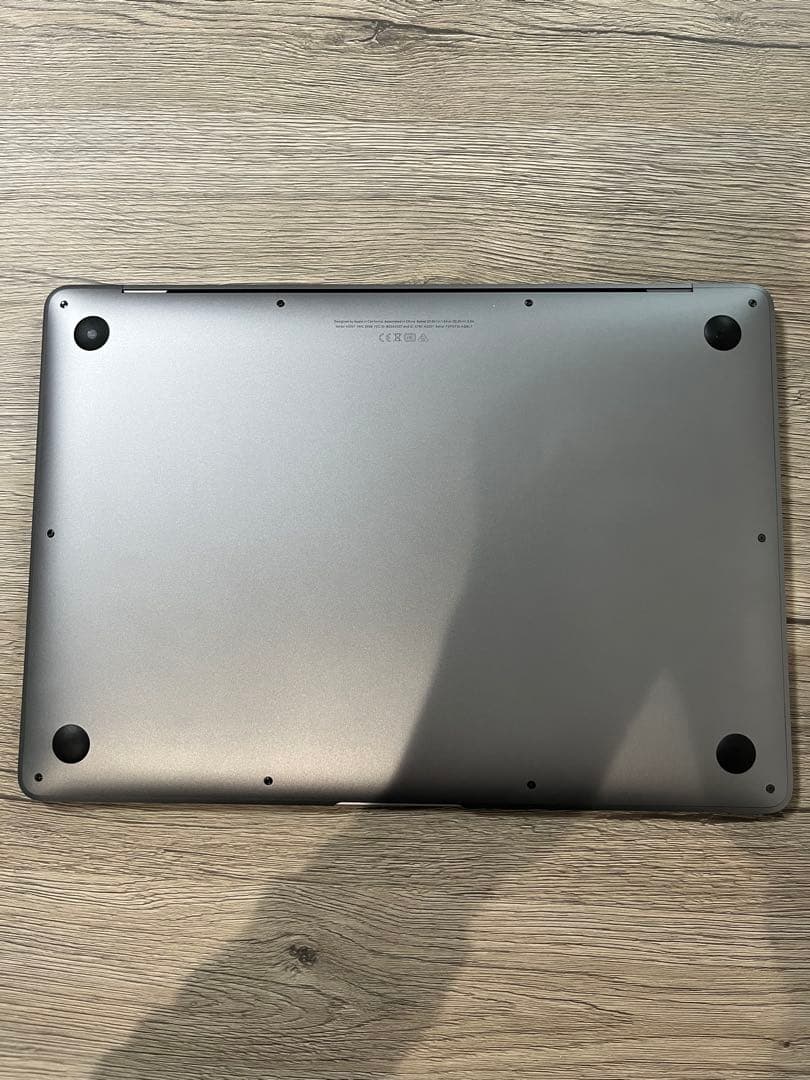 【おさかなチンパンジー】MacBookAirシルバー M1 2020 本体