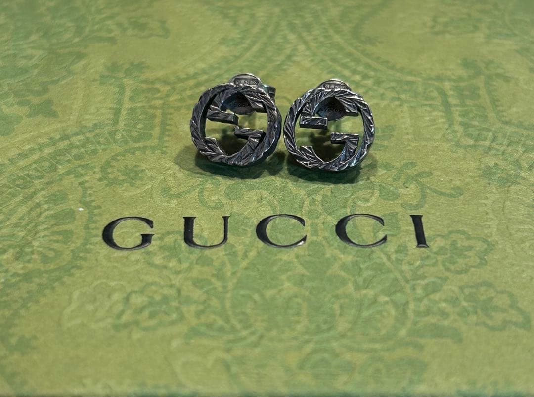 GUCCI シルバー ロゴ スタッドピアス silver925 両耳用