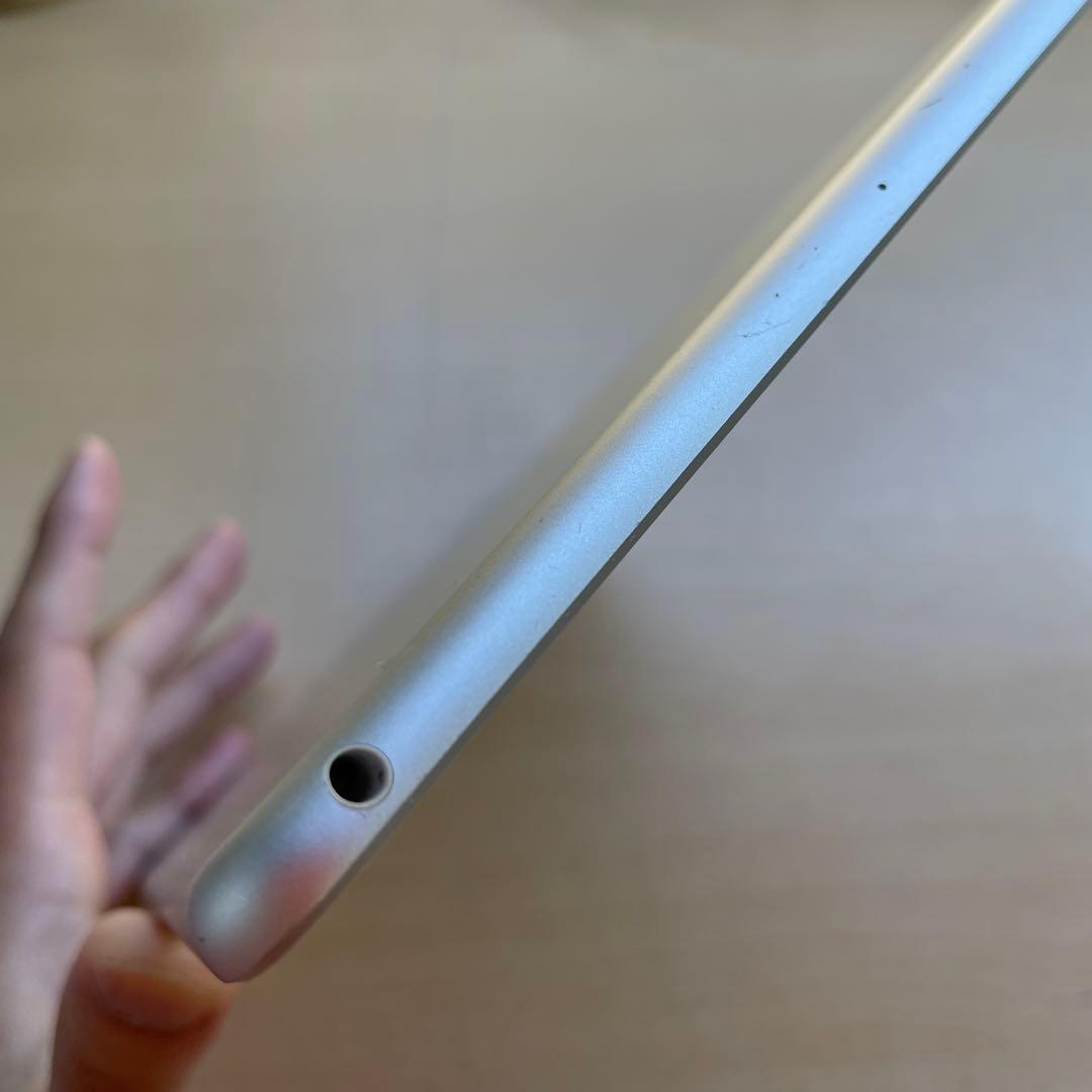 iPad 第6世代　A1893　Wi-Fiモデル　シルバー　32GB #4