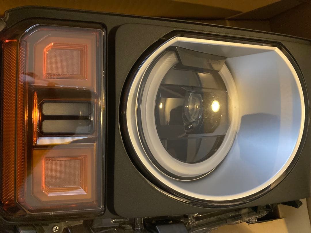 ランドクルーザー250 丸目ヘッドライト左右