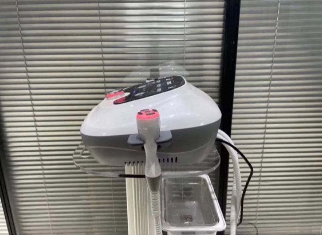 エレクトロポレーション RF美顔器　美容機器　美容液導入