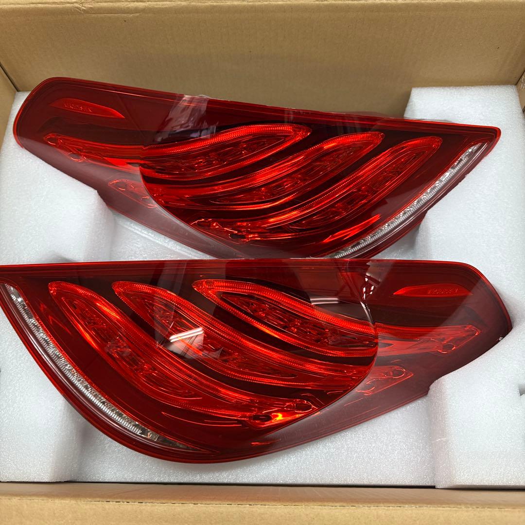 メルセデスベンツ　W222型Sクラス　左右テールレンズ