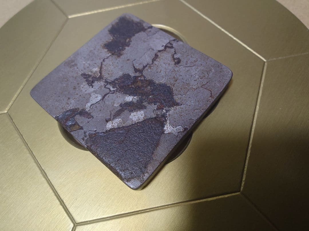 Mr.モモネクター　カンポ・デル・シエロ隕石（表裏大型トロイライト入り）