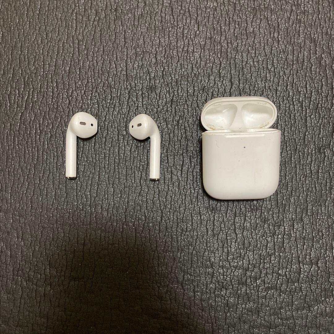 Apple 国内正規品　AirPods 第二世代　右耳　左耳　充電ケース