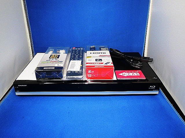 SHARP ブルーレイ レコーダー T1700 整備済　3番組同時録画 送料無料