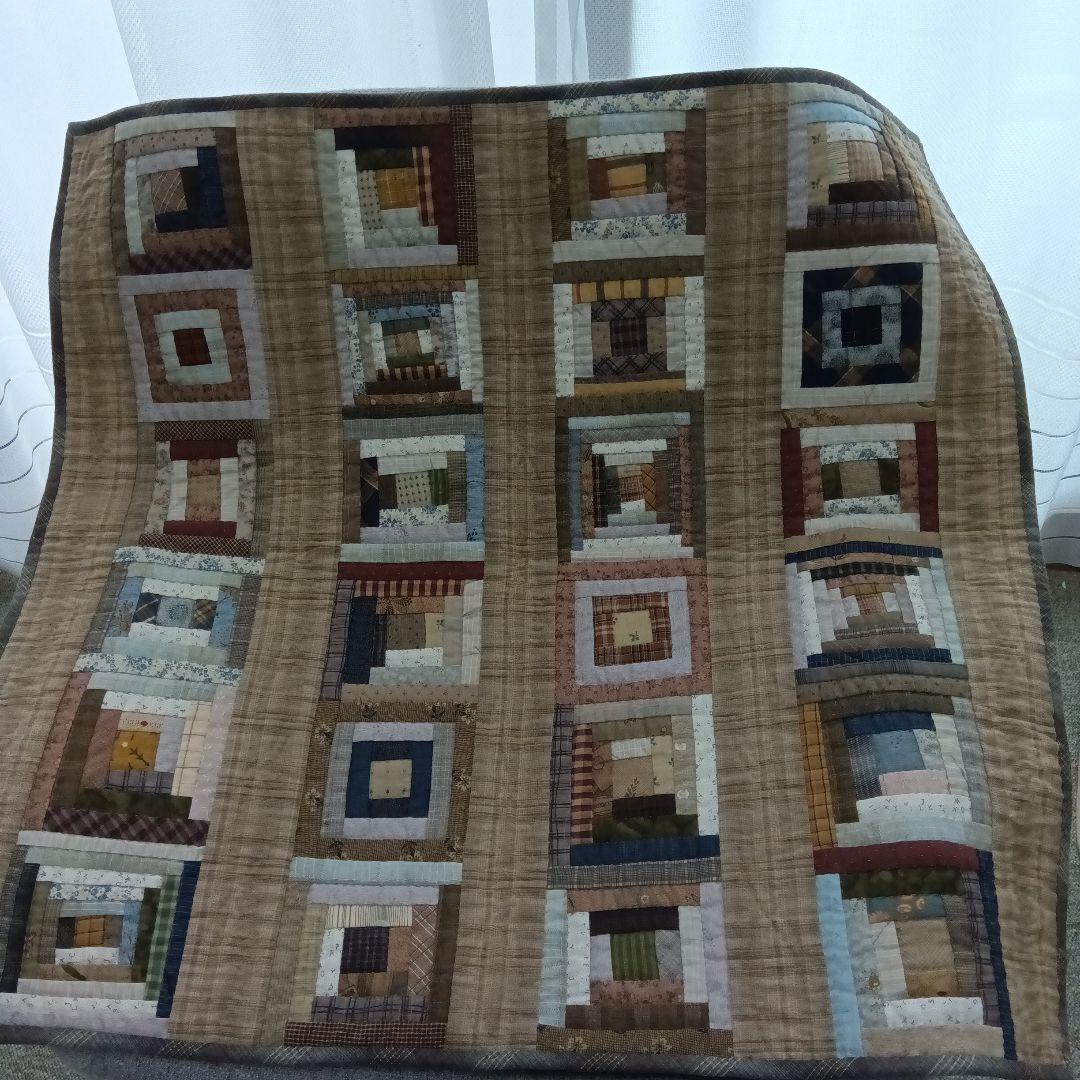 ログキャビンのパッチワークキルト(小)