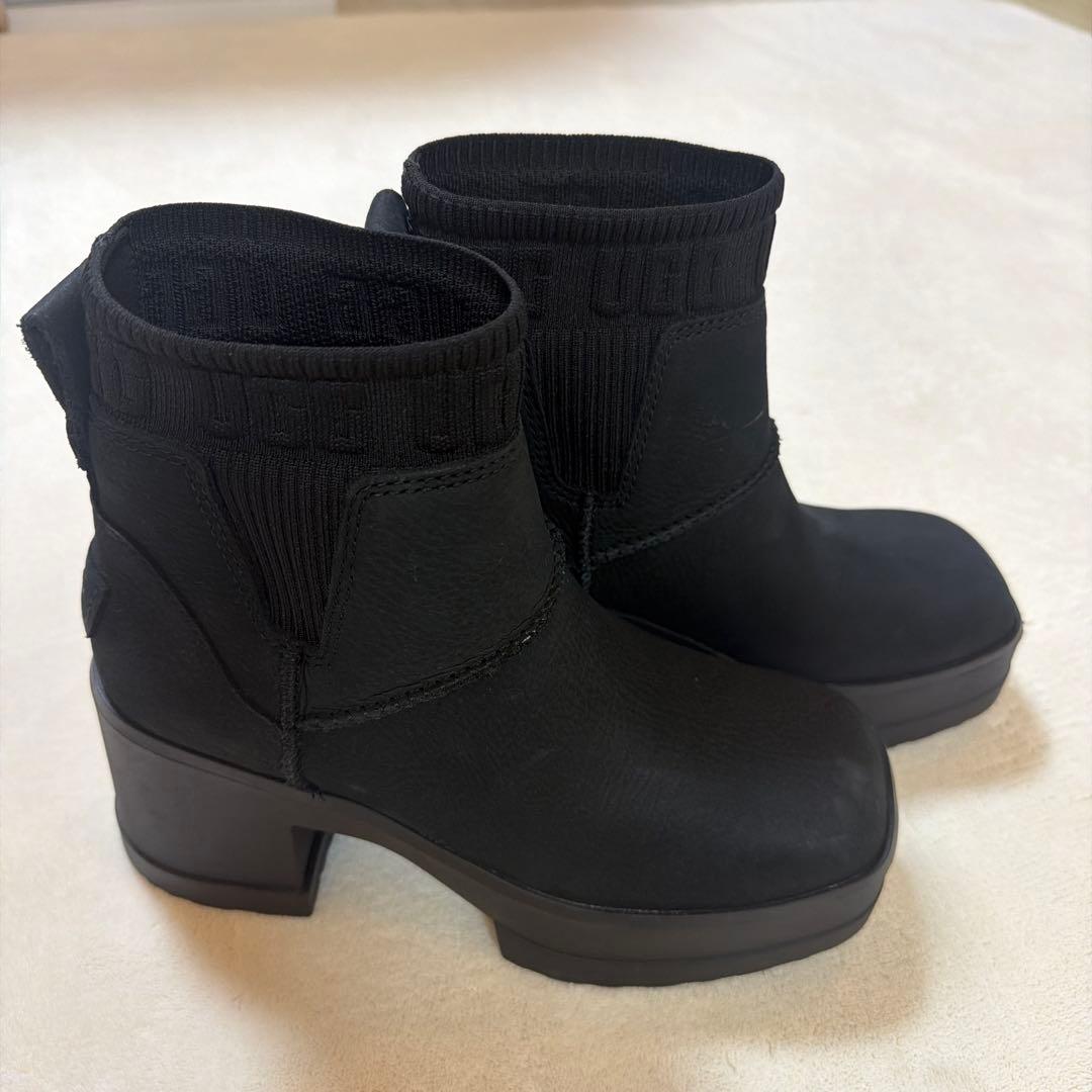 正規品　UGGモクシーチェルシー　23.5センチ