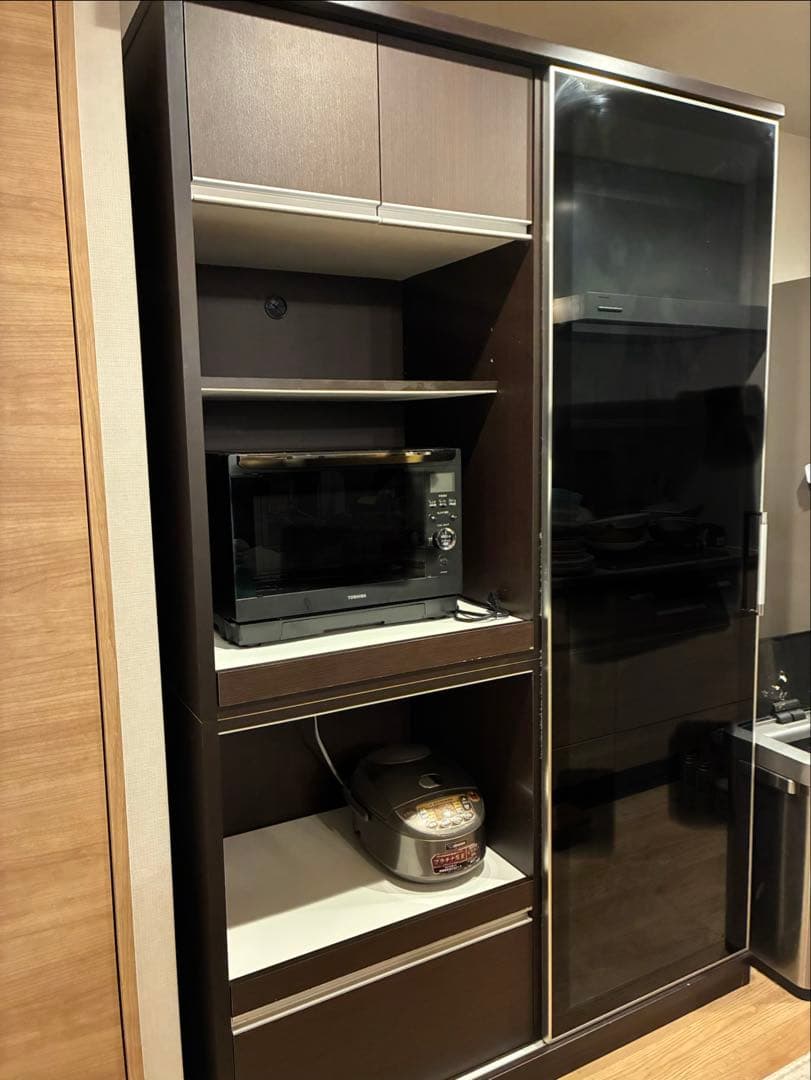 食器棚　ダークブラウン　ガラス扉付き