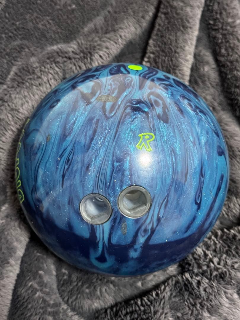 ラディカル ビックフット ハイブリッド　ボウリングボール 14ポンド4オンス