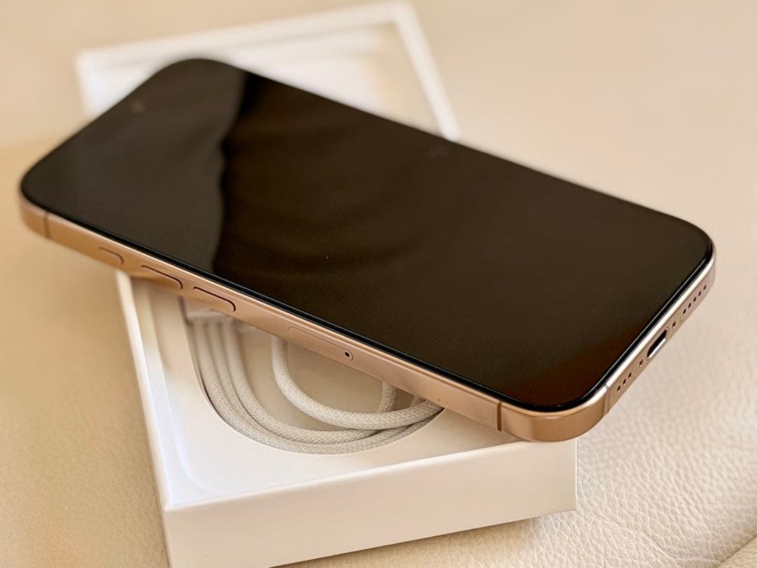 iPhone16 Pro 256GB デザートチタニウム　SIMフリー