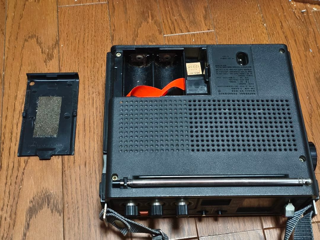 ナショナルパナソニックCOUGAR RF-888 3バンドラジオ