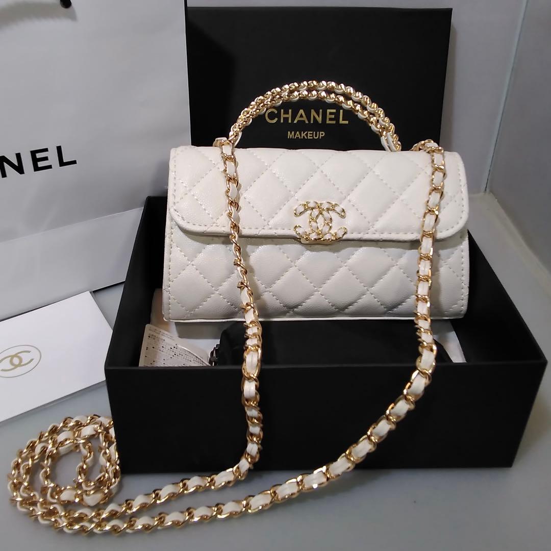 CHANEL〈シャネル〉ノベルティ　ホワイトショルダーバッグ　ホワイトシャドー