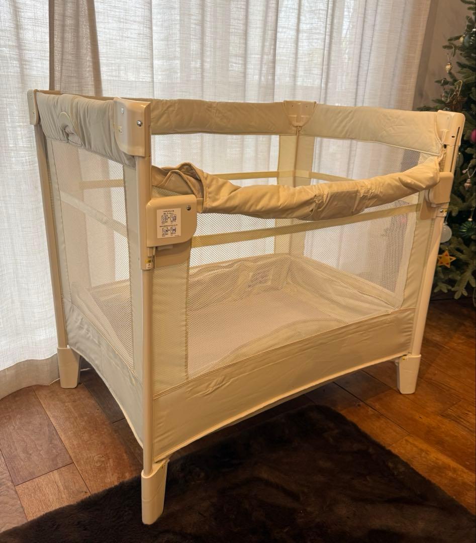 極美品　ココネルエアー　アップリカ　ベビーベッド　ベビーサークル　ミルクホワイト