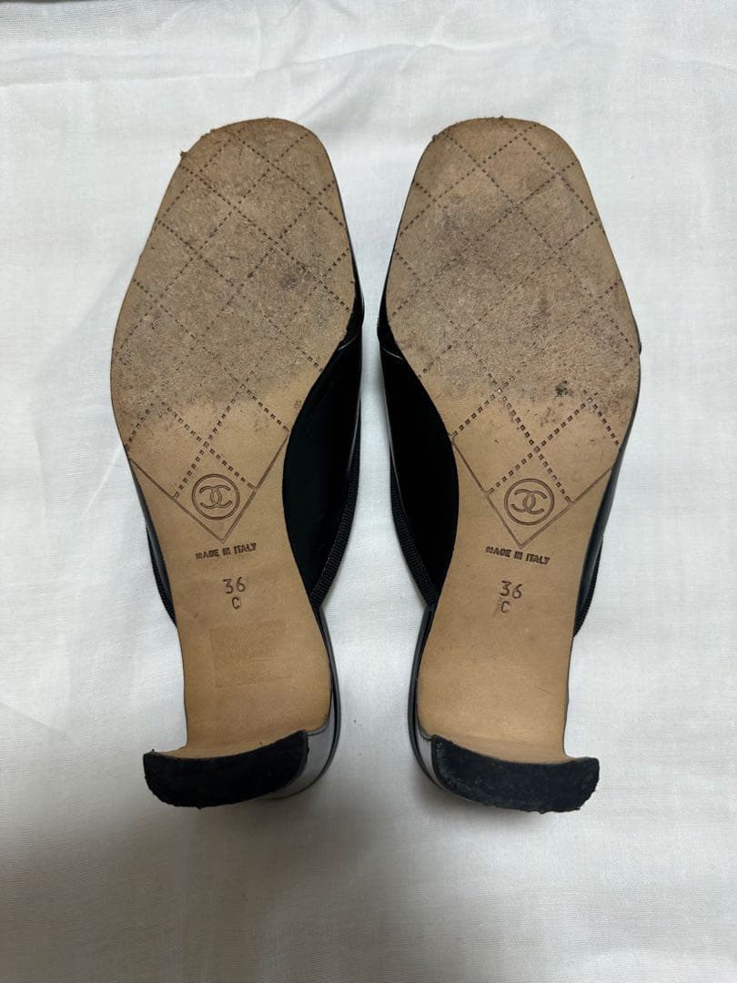 CHANEL ブラックレザー ミュール リボン付き