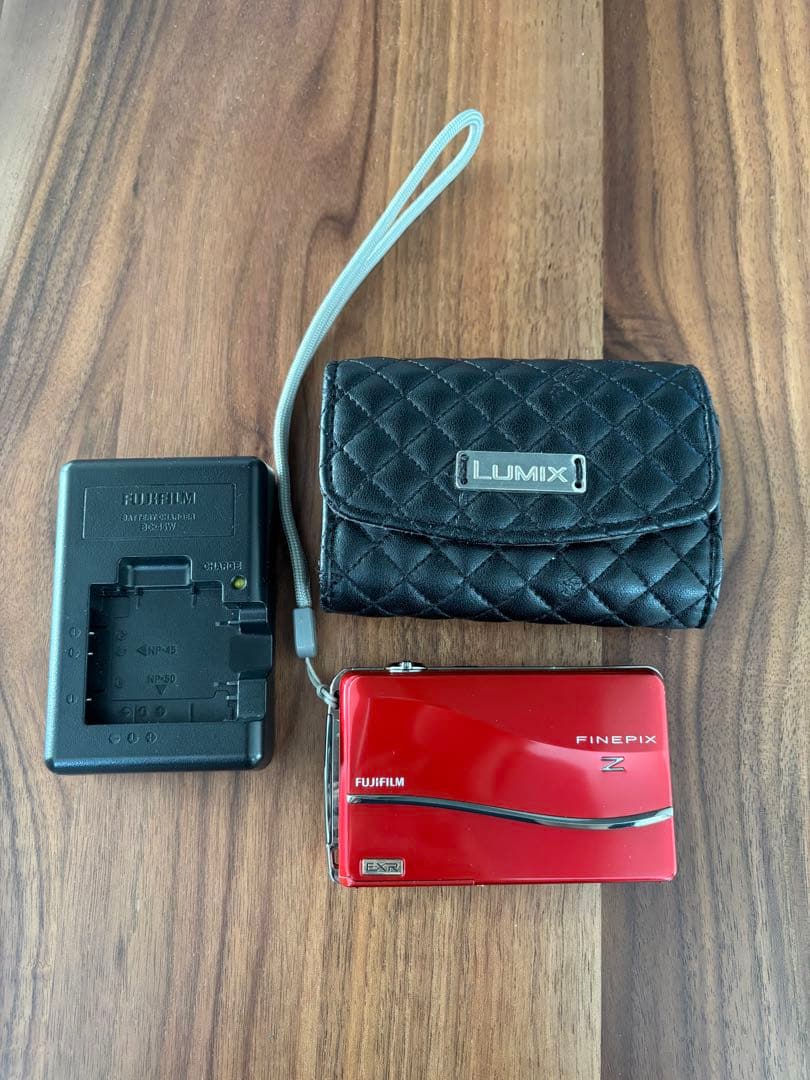 FUJIFILM デジタルカメラ　FinePix Z800EXR レッド