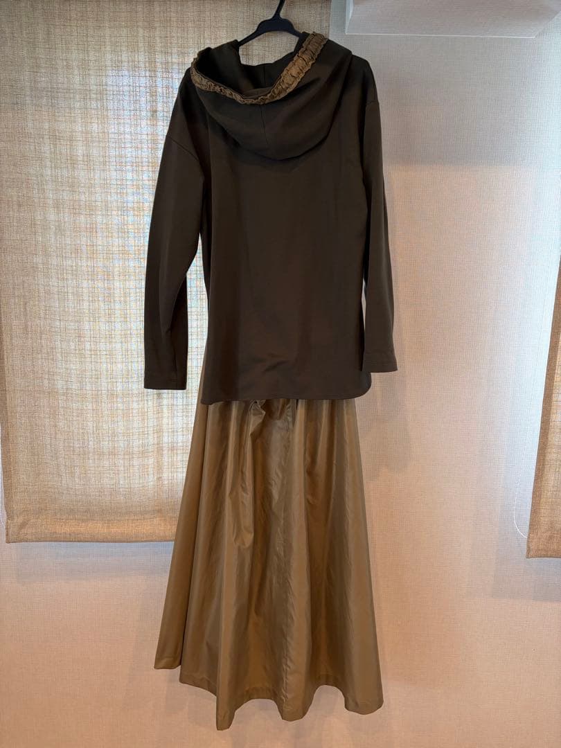 フード付きロングワンピース モスグリーンベージュ