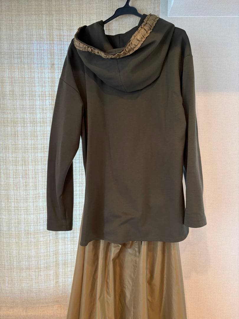 フード付きロングワンピース モスグリーンベージュ