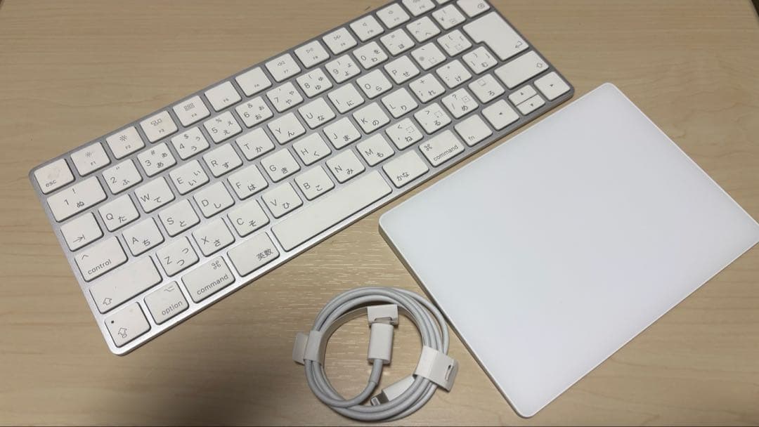 【アップル】マジックキーボード&トラックバッド（ライトニングケーブル）