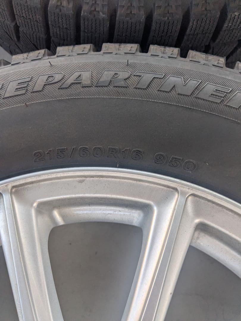 ブリジストンアイスパートナー215/60/16　溝残り約5mm