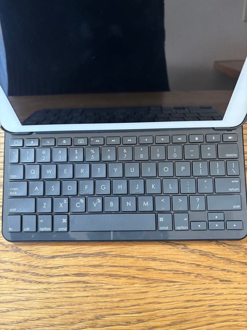 iPad 第6世代 128GB SIMフリー Logicoolキーボード