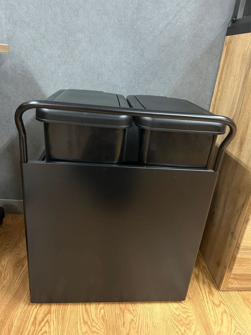 ニトリの「RGダストワゴン（30L ツイン／ブラック）」