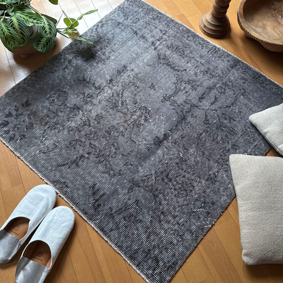 92.5×92.5 正方形　ダークグレイ　ボタニカル　トルコヴィンテージラグ