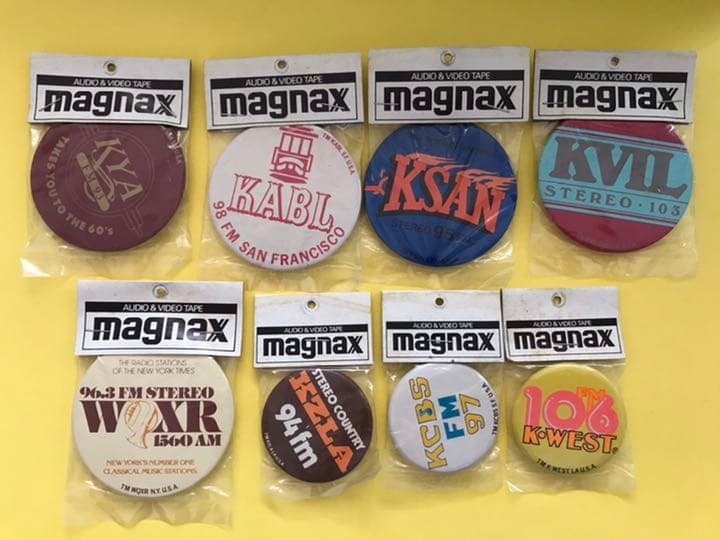 マグナックス コニカ 海外FM局 缶バッジ 未開封8個セット