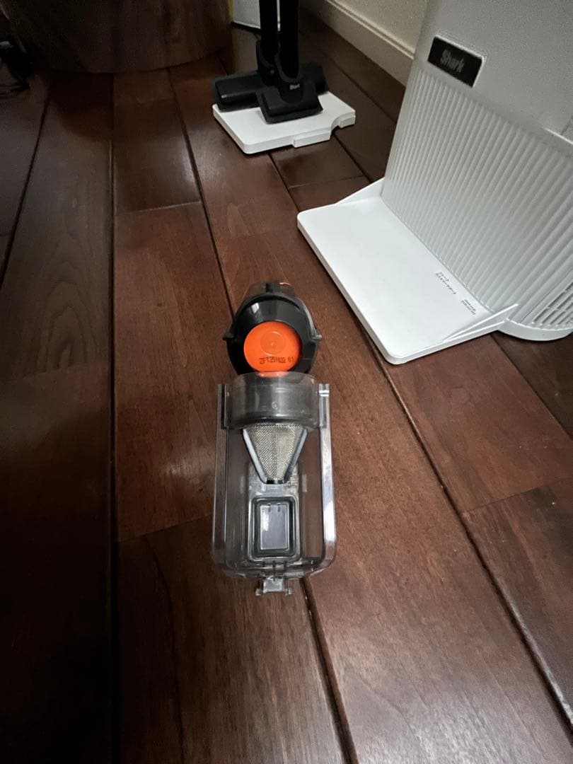 シャーク　スティッククリーナー　CS150JAEごみ収集ドック付。状態良好