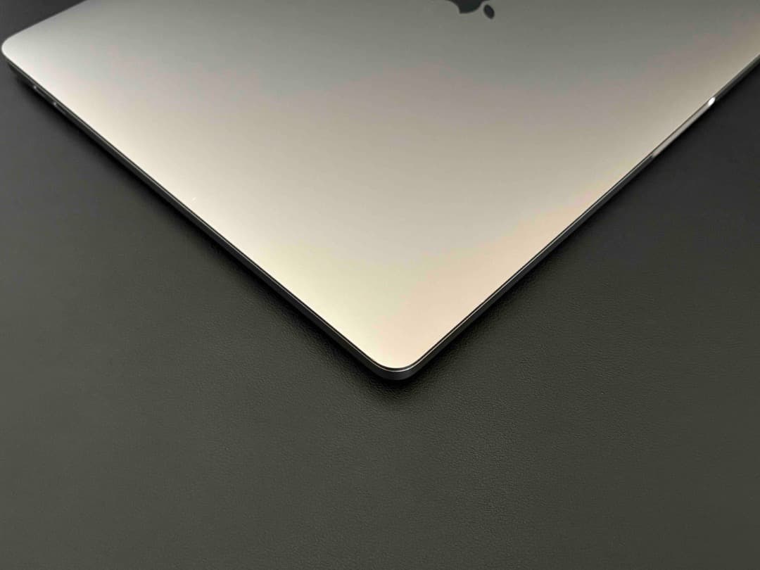 MacBook Pro 15㌅ Core i7 6Core・32GB・512GB