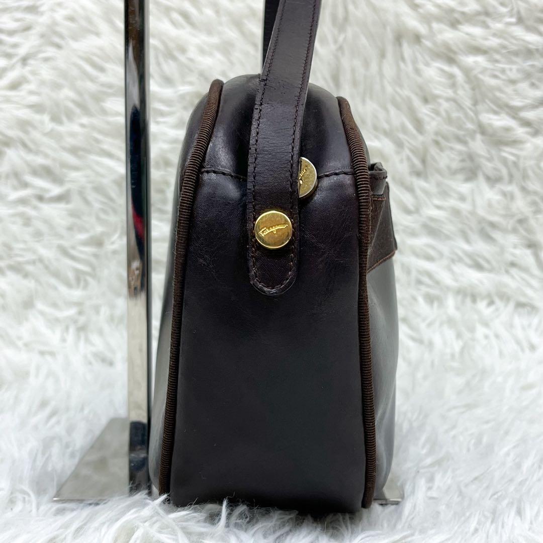 美品 フェラガモ ヴァラリボン ショルダーバッグ レザー