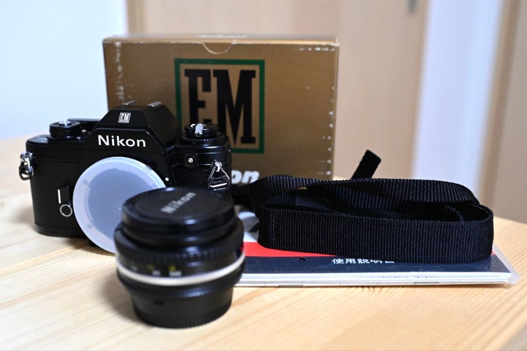 Nikon EM 一眼レフフィルムカメラ レンズ付き